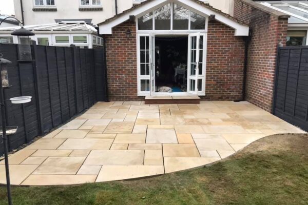 Oxted patio and fence sandstone26 Oxted patio and fence sandstone26